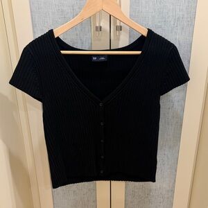 Ribbed Button-Front V-Neck Crop Top - Black